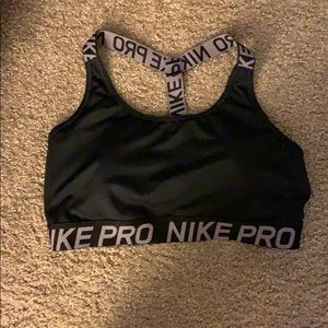 Nike pro sports bra